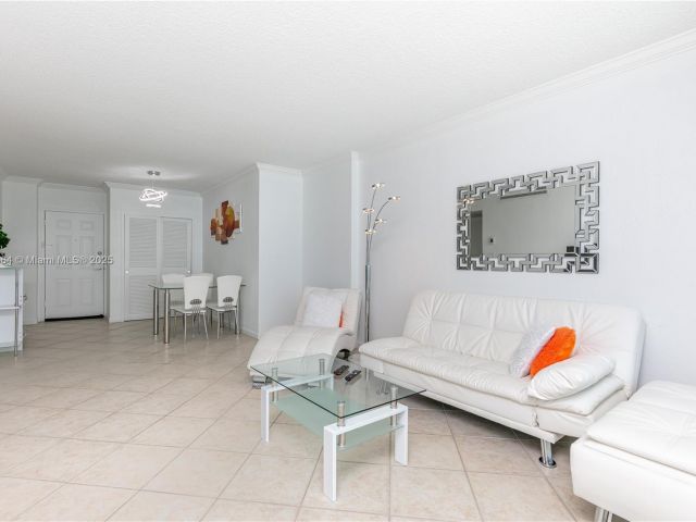 1-bedroom condo for rent in Hollywood - 2501 S Ocean Dr 1008 - MondialRealty