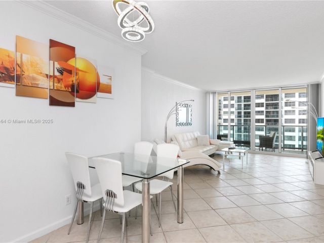 1-bedroom condo for rent in Hollywood - 2501 S Ocean Dr 1008 - MondialRealty