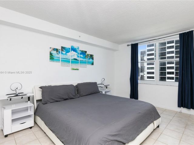 1-bedroom condo for rent in Hollywood - 2501 S Ocean Dr 1008 - MondialRealty