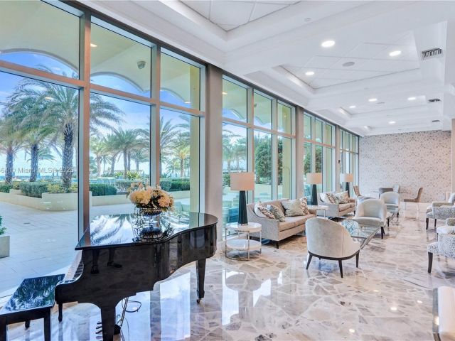 1-bedroom condo for rent in Hollywood - 2501 S Ocean Dr 1008 - MondialRealty