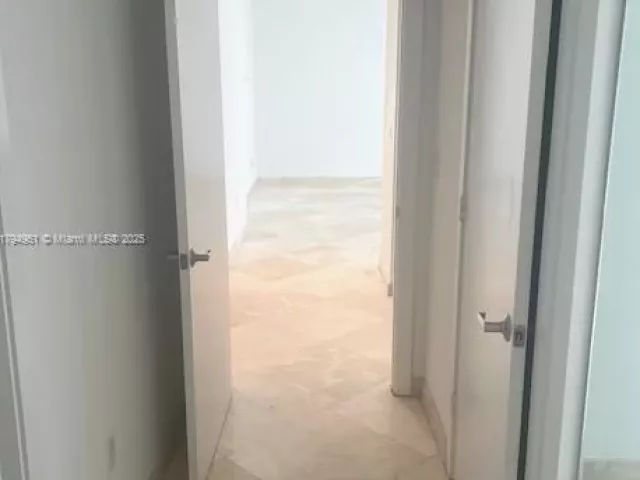 2-bedroom condo for sale in Miami - 1050 BRICKELL 3314 - MondialRealty