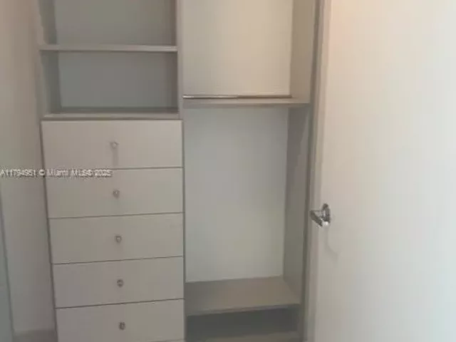 2-bedroom condo for sale in Miami - 1050 BRICKELL 3314 - MondialRealty