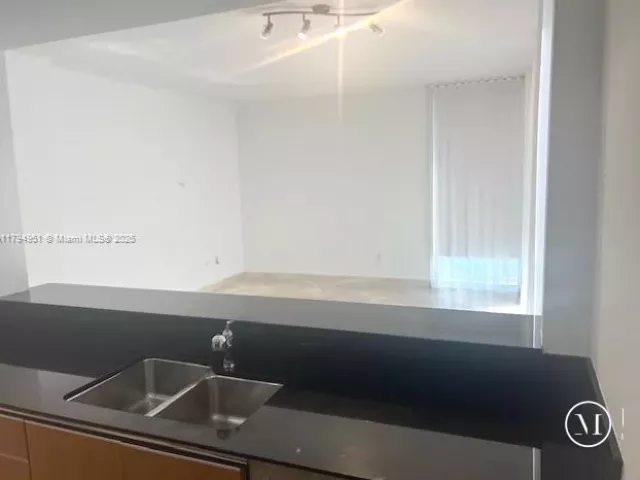 2-bedroom condo for sale in Miami - 1050 BRICKELL 3314 - MondialRealty