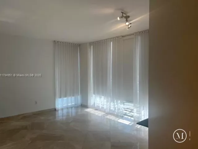 2-bedroom condo for sale in Miami - 1050 BRICKELL 3314 - MondialRealty