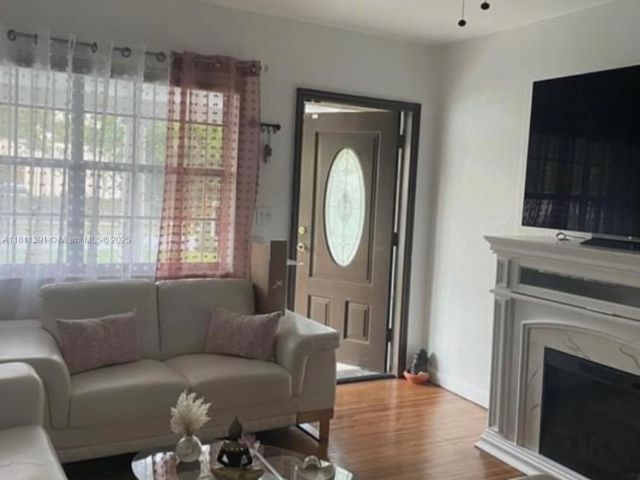 Home for sale at 127 NW 14th St - photo 6101236