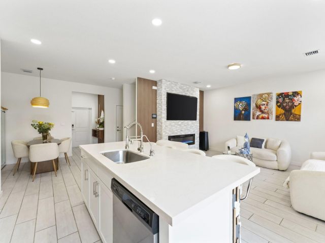 Home for sale at 1676 SE 8th Ave - photo 6127851