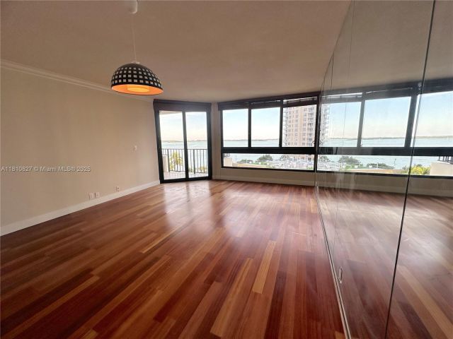 1-bedroom condo for sale in Miami - 520 Brickell Key Dr A811 - MondialRealty