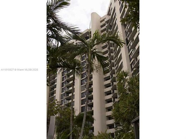 1-bedroom condo for sale in Miami - 520 Brickell Key Dr A811 - MondialRealty
