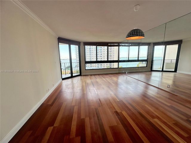 1-bedroom condo for sale in Miami - 520 Brickell Key Dr A811 - MondialRealty