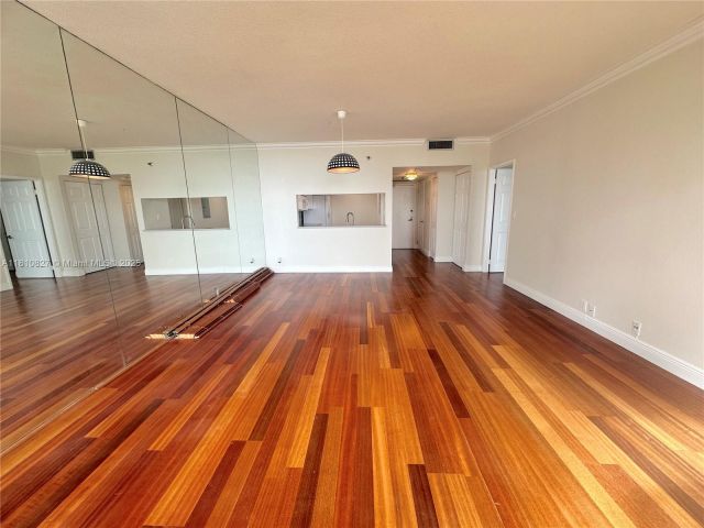 1-bedroom condo for sale in Miami - 520 Brickell Key Dr A811 - MondialRealty