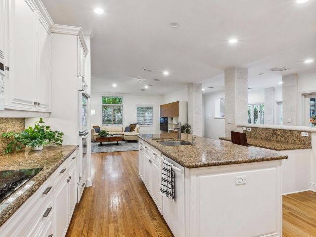 Home for rent at 3301 NE 16th St - photo 6114964