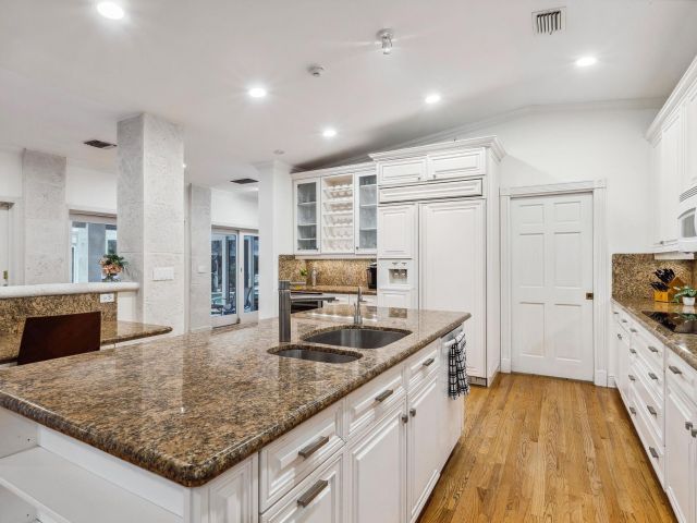 Home for rent at 3301 NE 16th St - photo 6114966