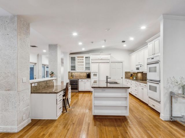 Home for rent at 3301 NE 16th St - photo 6114968