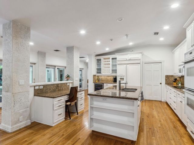 Home for rent at 3301 NE 16th St - photo 6114969