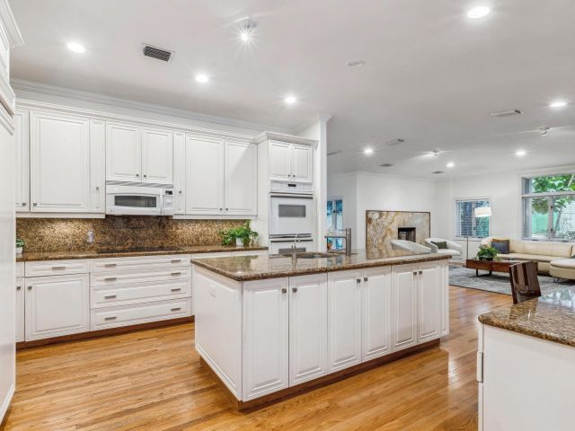 Home for rent at 3301 NE 16th St - photo 6114970