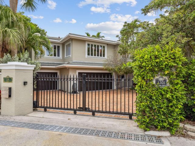 Home for rent at 3301 NE 16th St - photo 6114976