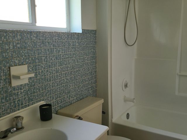 Home for rent at 170 NW 7th Street - photo 6089920