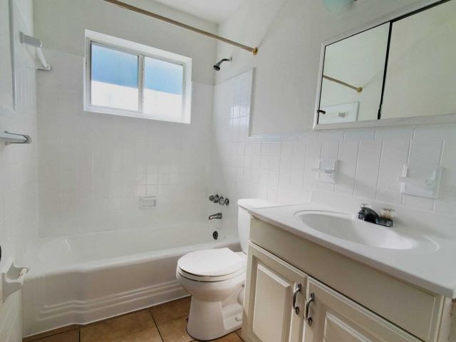 Home for rent at 170 NW 7th Street - photo 6089921