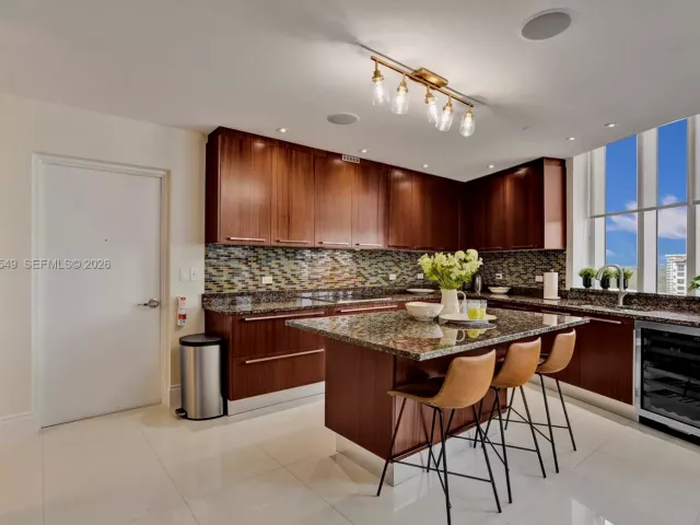 3-bedroom condo for rent in Sunny Isles Beach - 16001 Collins Ave 1604 - MondialRealty