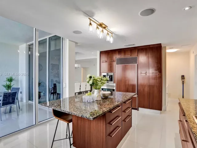 3-bedroom condo for rent in Sunny Isles Beach - 16001 Collins Ave 1604 - MondialRealty
