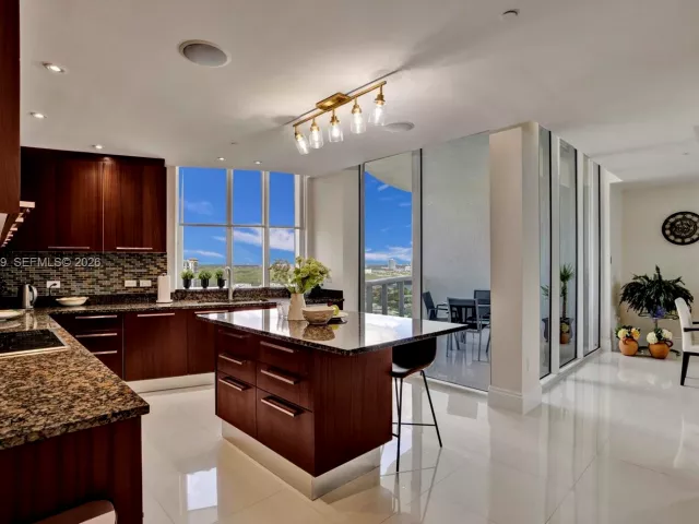 3-bedroom condo for rent in Sunny Isles Beach - 16001 Collins Ave 1604 - MondialRealty