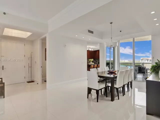 3-bedroom condo for rent in Sunny Isles Beach - 16001 Collins Ave 1604 - MondialRealty