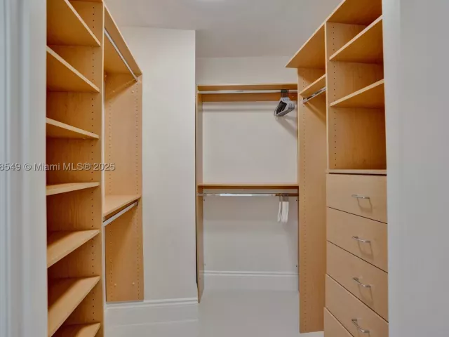 3-bedroom condo for rent in Sunny Isles Beach - 16001 Collins Ave 1604 - MondialRealty