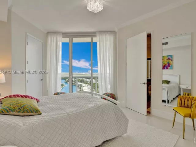 3-bedroom condo for rent in Sunny Isles Beach - 16001 Collins Ave 1604 - MondialRealty