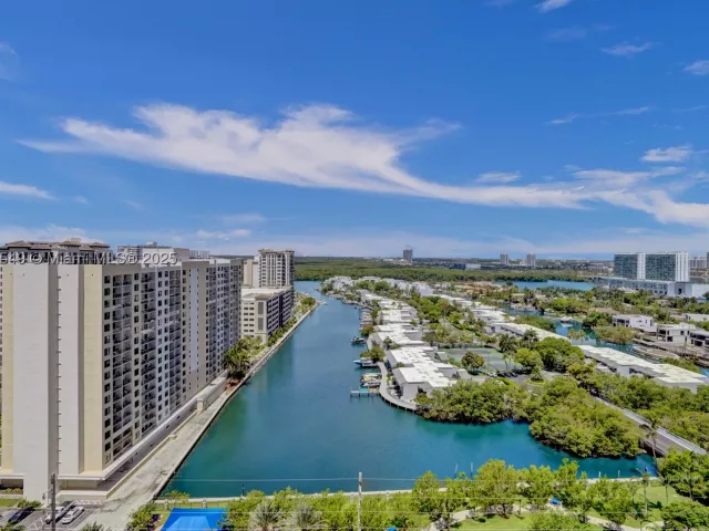 3-bedroom condo for rent in Sunny Isles Beach - 16001 Collins Ave 1604 - MondialRealty