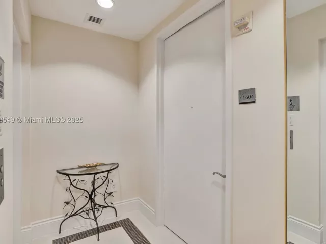 3-bedroom condo for rent in Sunny Isles Beach - 16001 Collins Ave 1604 - MondialRealty