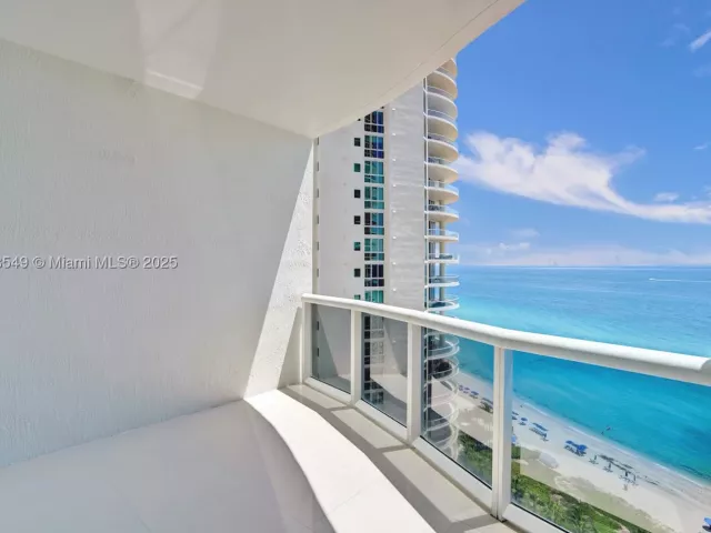 3-bedroom condo for rent in Sunny Isles Beach - 16001 Collins Ave 1604 - MondialRealty
