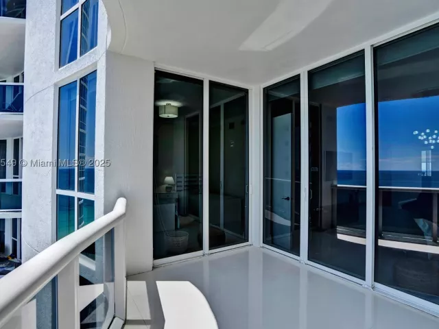 3-bedroom condo for rent in Sunny Isles Beach - 16001 Collins Ave 1604 - MondialRealty