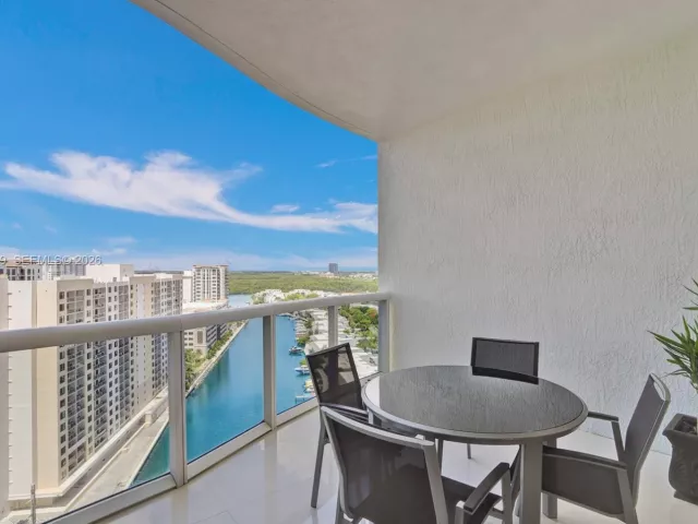 3-bedroom condo for rent in Sunny Isles Beach - 16001 Collins Ave 1604 - MondialRealty