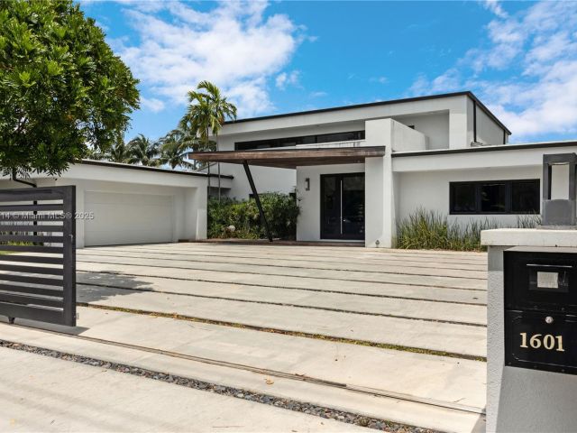 Home for sale at 1601 Diplomat Pkwy - photo 6119543