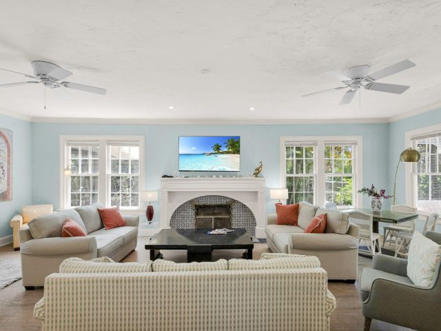 Home for rent at 519 28th Street Main House - photo 6116429