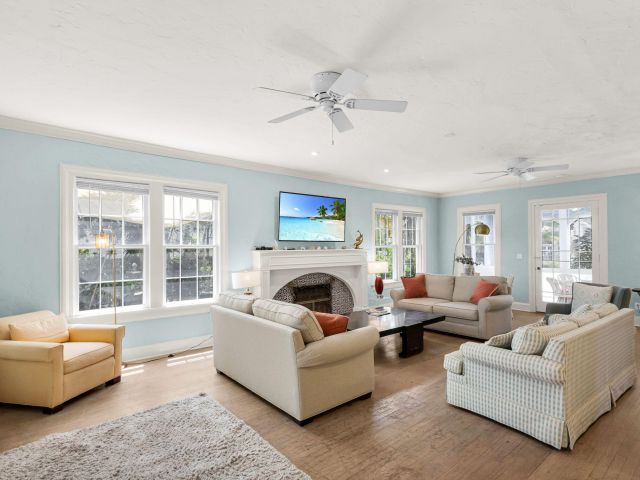 Home for rent at 519 28th Street Main House - photo 6116431