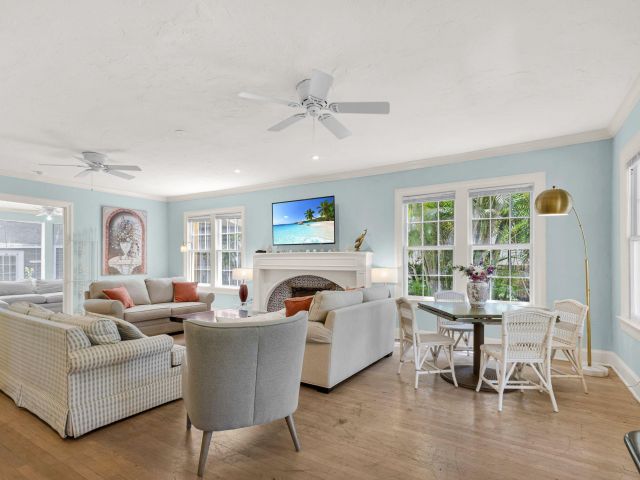 Home for rent at 519 28th Street Main House - photo 6116433