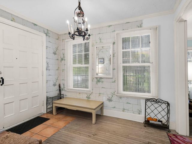 Home for rent at 519 28th Street Main House - photo 6116436