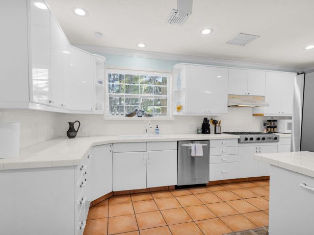 Home for rent at 519 28th Street Main House - photo 6116439