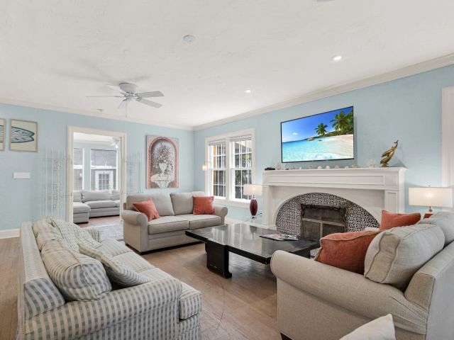 Home for rent at 519 28th Street Main House - photo 6116441