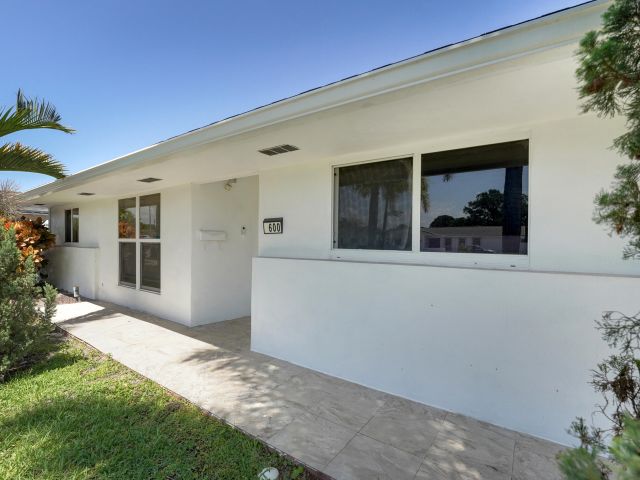 Home for sale at 600 NW 12th Avenue - photo 6089932