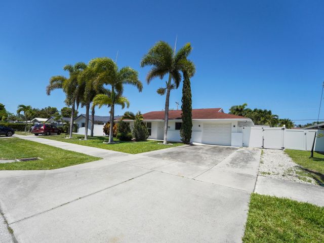 Home for sale at 600 NW 12th Avenue - photo 6089935