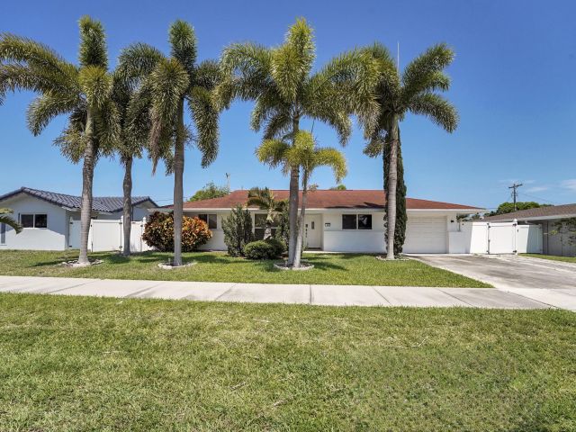 Home for sale at 600 NW 12th Avenue - photo 6089936