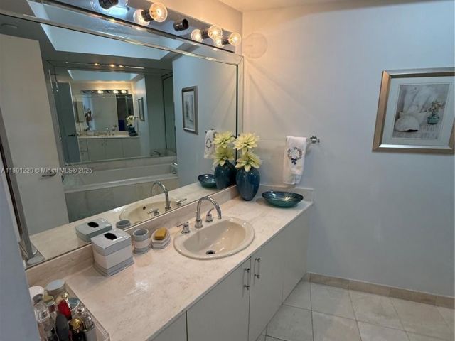 Apartment for sale  Unit #911 - photo 6089436