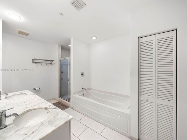 Apartment for sale  Unit #200 - photo 6089163