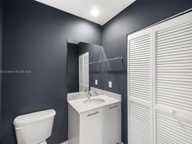 Apartment for sale  Unit #200 - photo 6089168