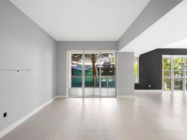 Apartment for sale  Unit #200 - photo 6089172