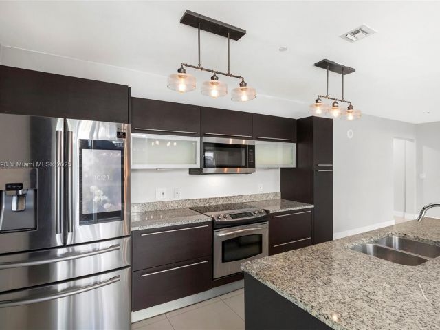 Apartment for sale  Unit #200 - photo 6089177