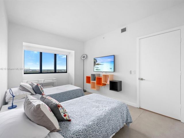 Apartment for sale  Unit #2502 - photo 6180918