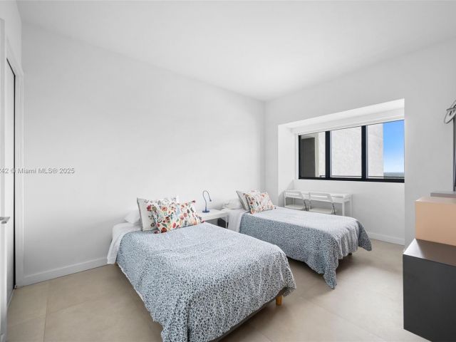 Apartment for sale  Unit #2502 - photo 6180920